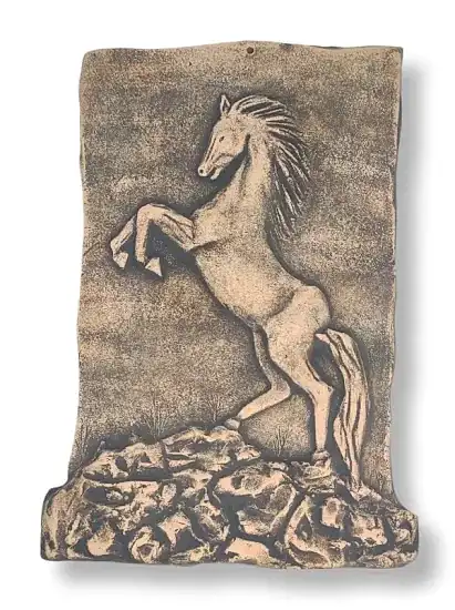 ŞAHLANMIŞ AT RÖLYEF PANO